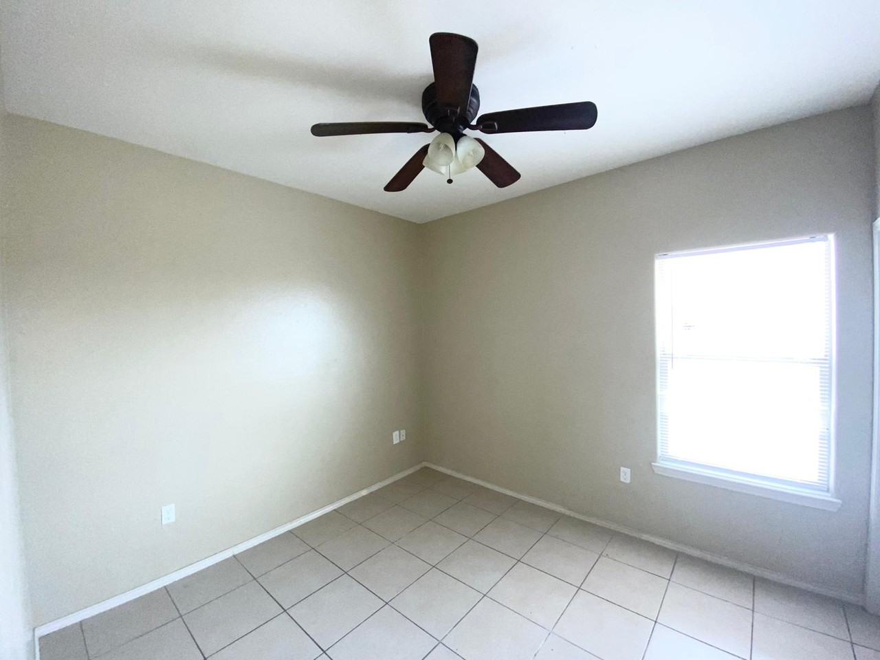 2010 Miroslava Ave #9 - Photo 7 of 7