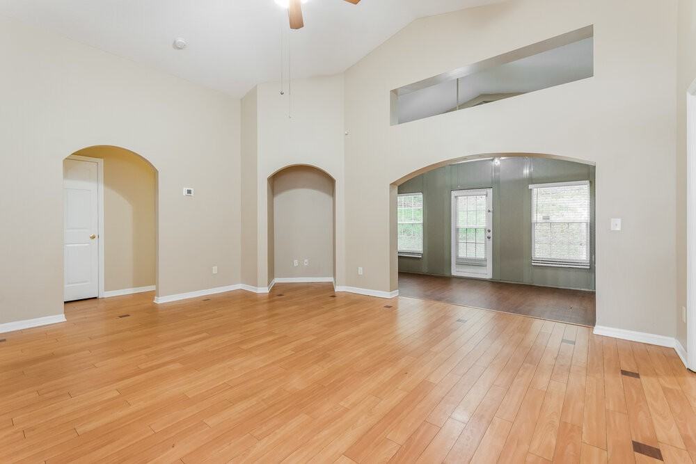 10500 Mira Lago Ln - Photo 5 of 16