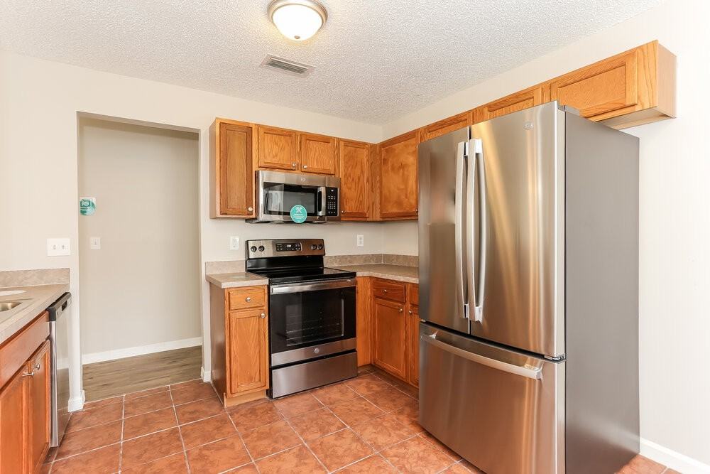 7910 Cherry Blossom Dr S - Photo 7 of 16