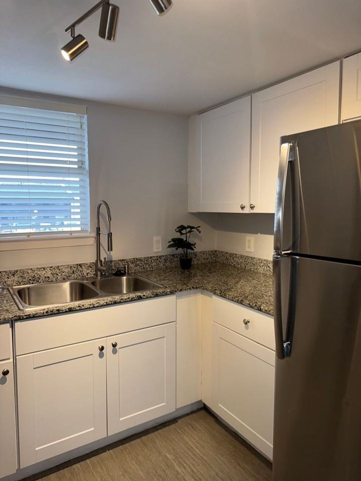 6608-6612 6608-6612 South Freeway - 6612-18 #6612-18 - Photo 3 of 11