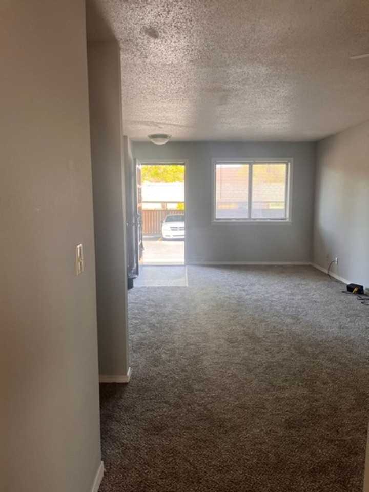 1000 S Woodlawn Street - Photo 5 of 50