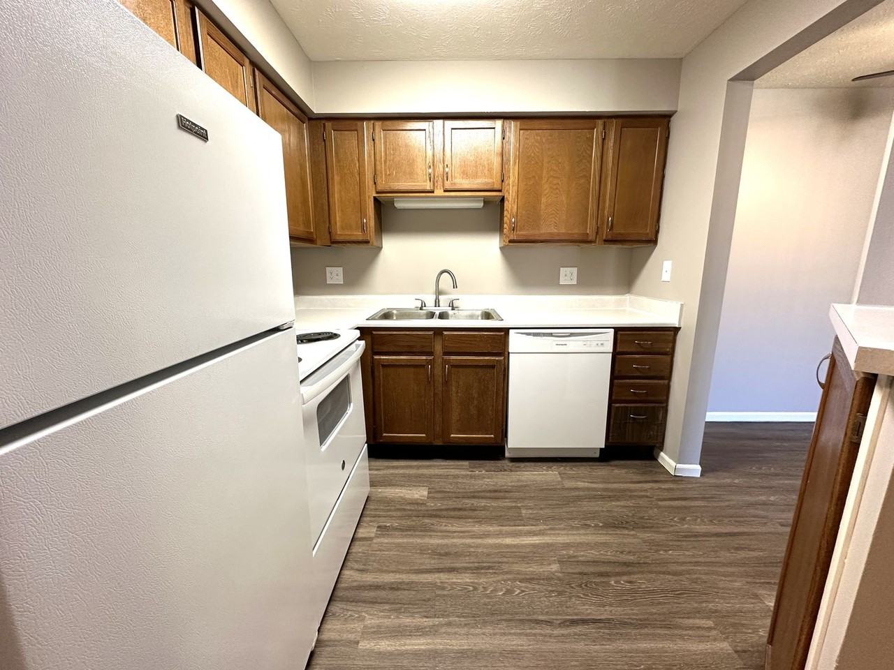 Fox Hill Apartments - Photo 3 of 18