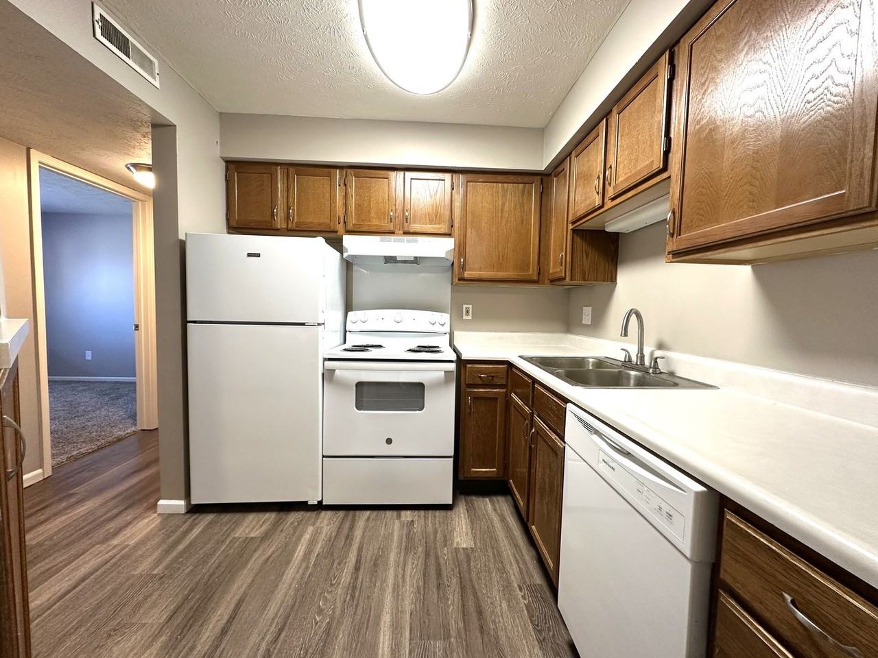 Fox Hill Apartments - Photo 4 of 18