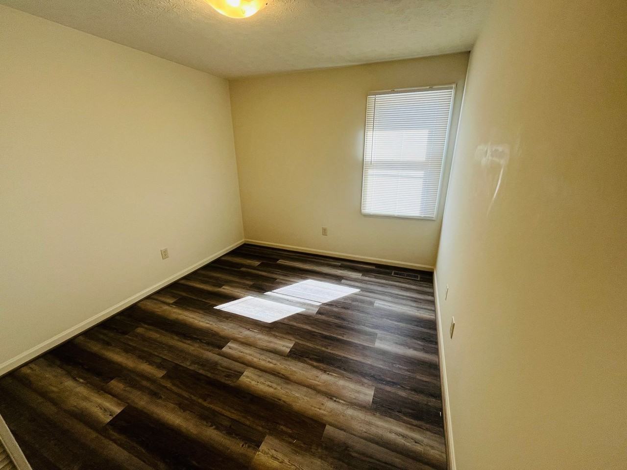 208 Marlington St - Photo 7 of 11