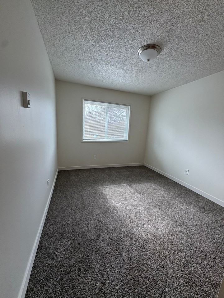 Willow Wood Apartments - Photo 3 of 13