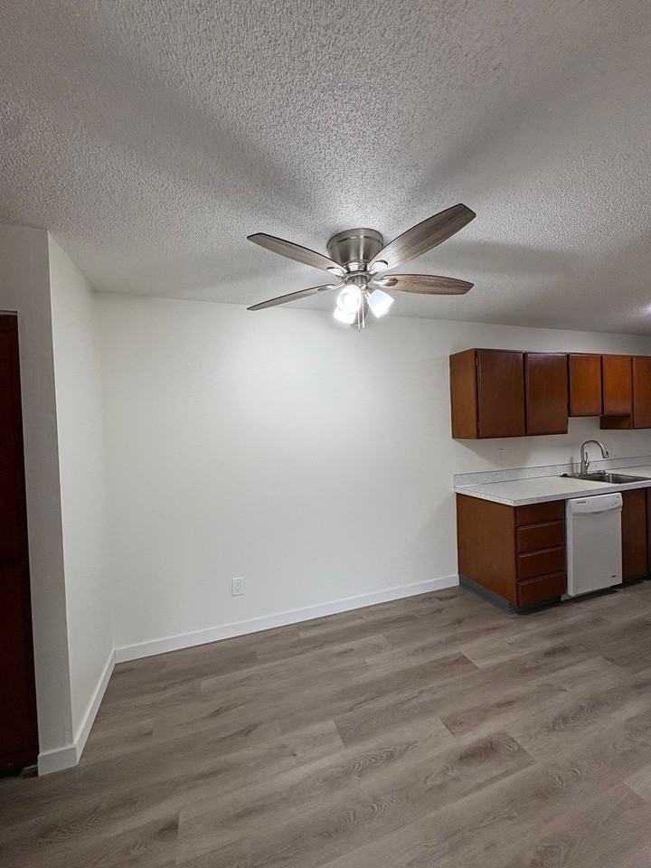 Willow Wood Apartments - Photo 6 of 13