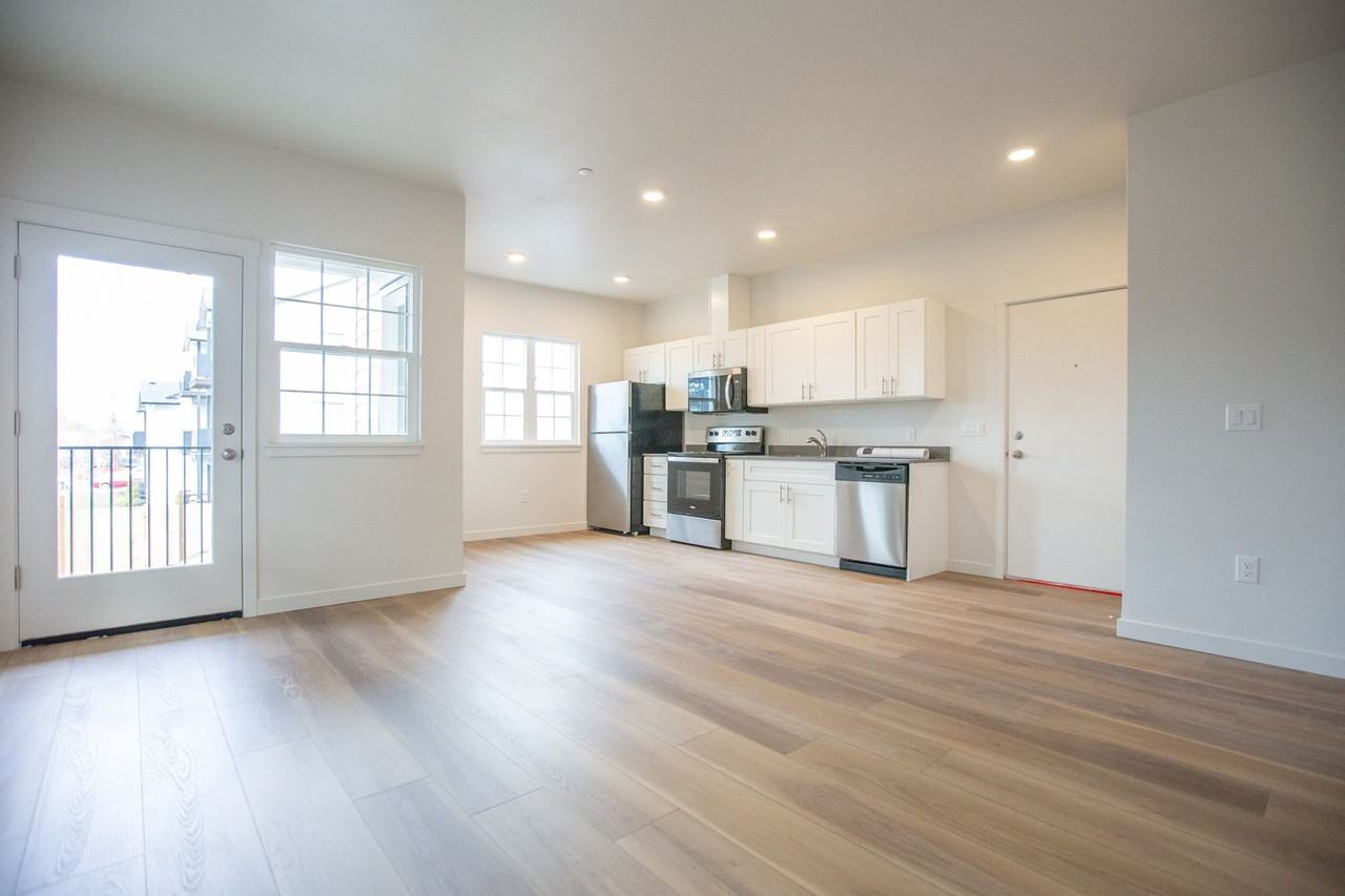 1123 N 3rd St - Photo 4 of 16