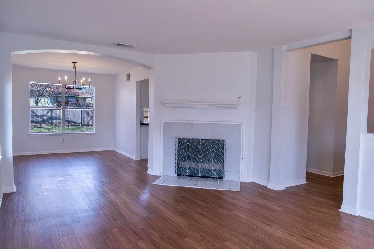 2309 Loquat Ln - Photo 2 of 17