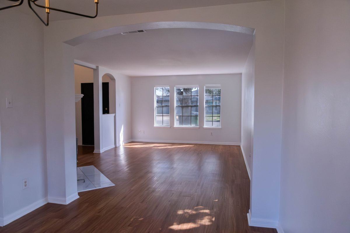 2309 Loquat Ln - Photo 3 of 17