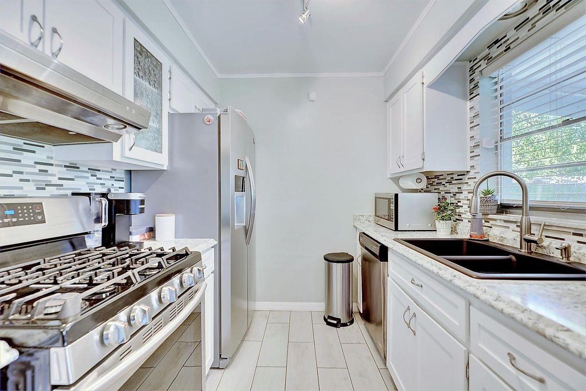 479 Tulane Dr - Photo 3 of 12