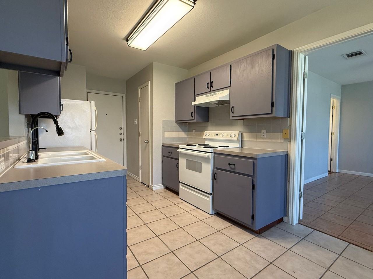 1820 Fleetwood Dr - Photo 6 of 26