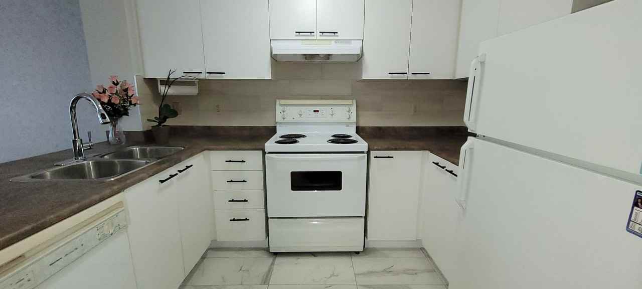 1995 Pine Grove Avenue #3 - Photo 6 of 21