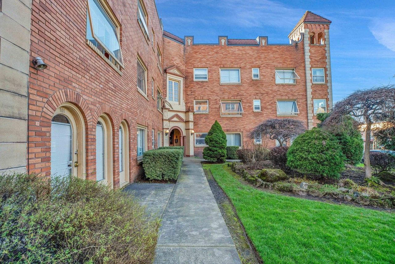 Discover Timeless Elegance in the Heart of Hawthorne - Photo 2 of 36