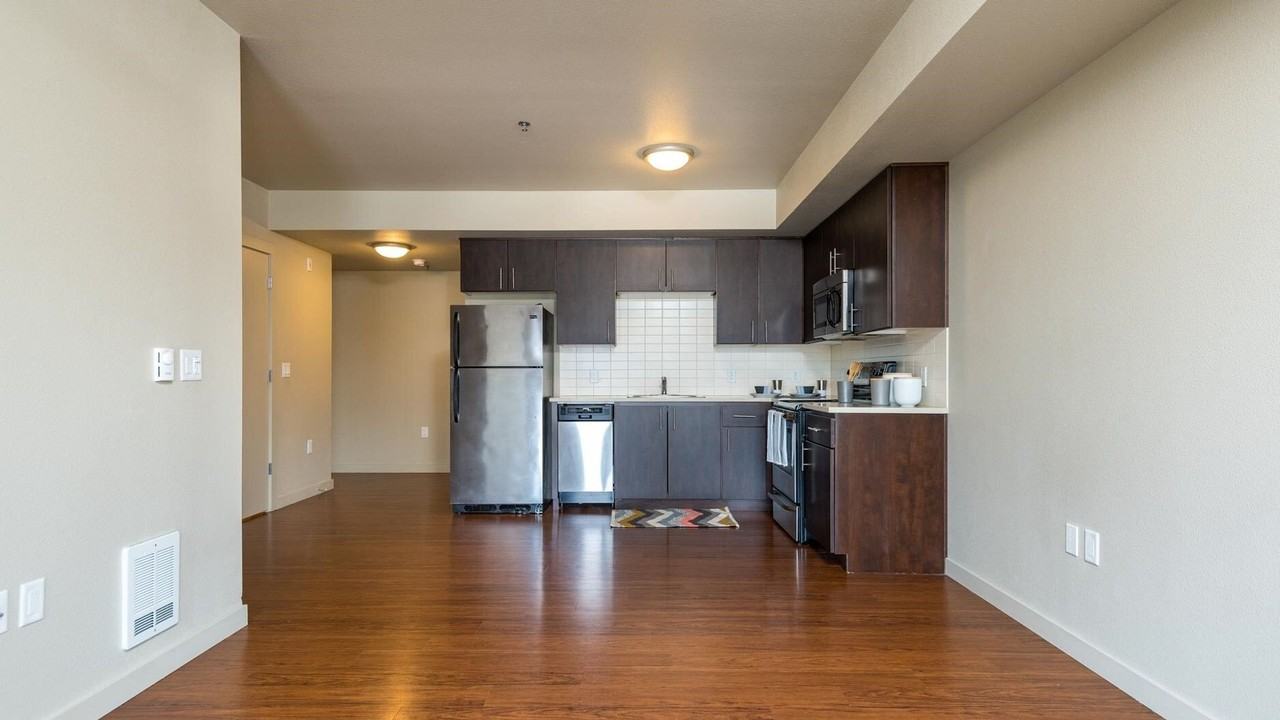 4429 NE Fremont St - Photo 4 of 13