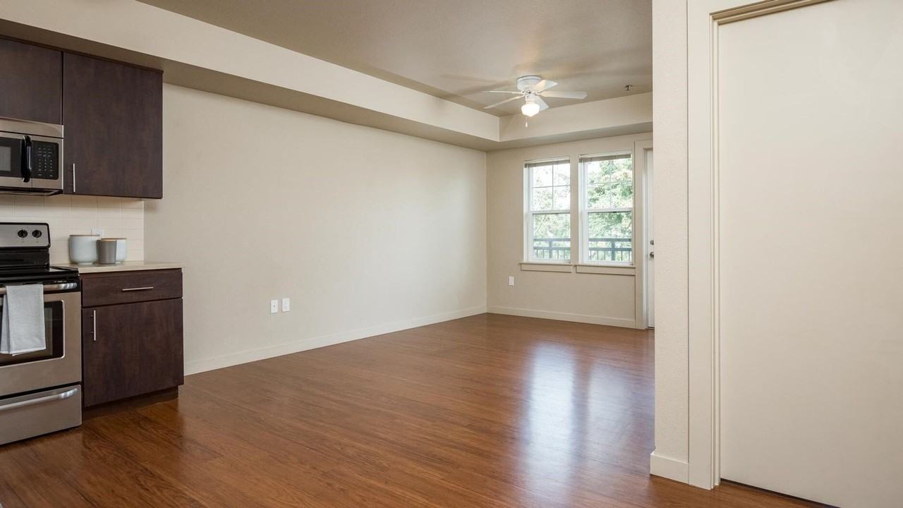 4429 NE Fremont St - Photo 5 of 13