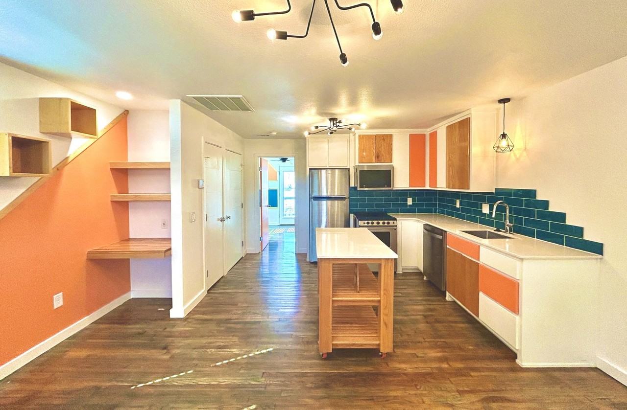 400 W Poplar St - Photo 2 of 28