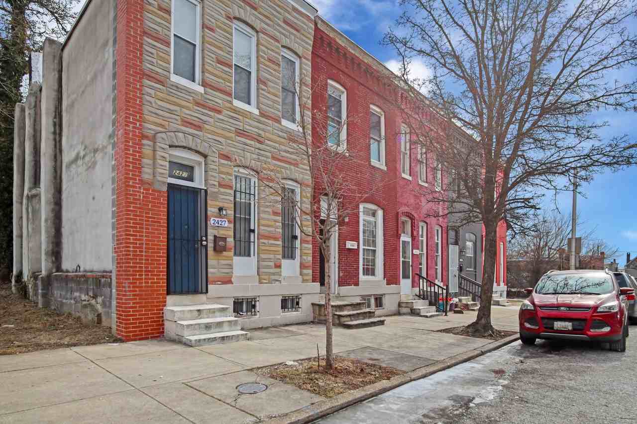 2427 Brentwood Ave - Photo 3 of 26