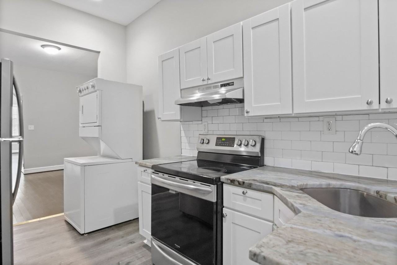 2427 Brentwood Ave - Photo 7 of 26