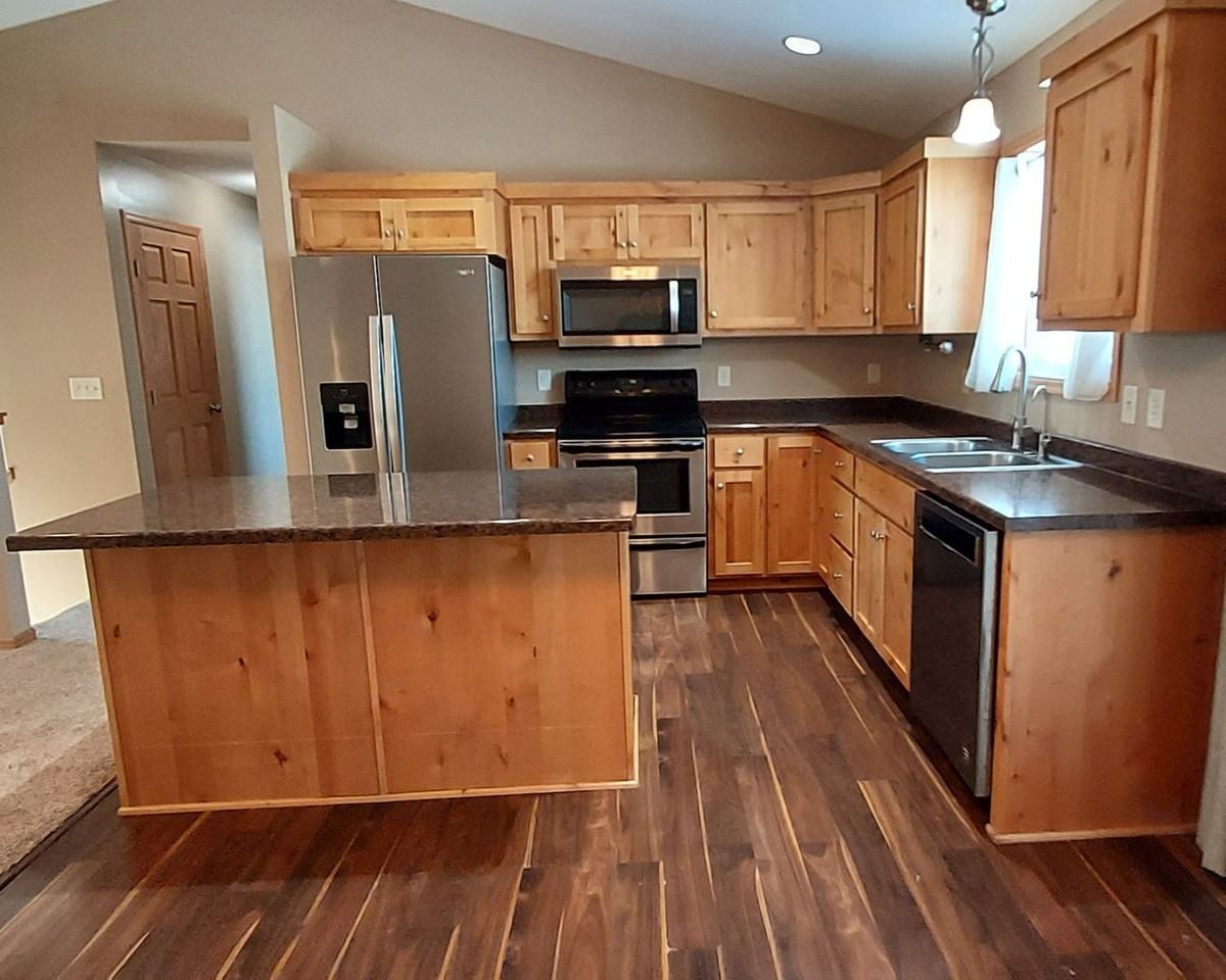 1283 Blue Jay Pl - Photo 3 of 18