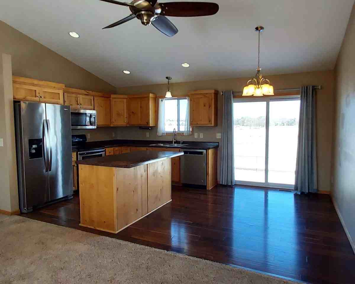 1283 Blue Jay Pl - Photo 4 of 18