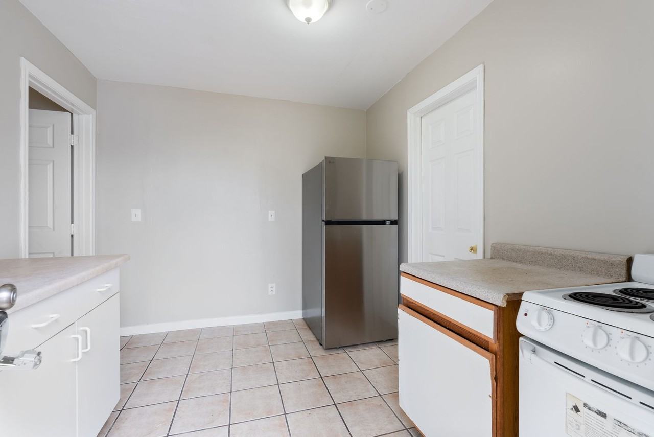 6028 Ne Ainsworth St #D - Photo 4 of 12