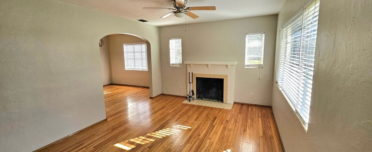 719 Lake Davis Dr - Photo 3 of 10