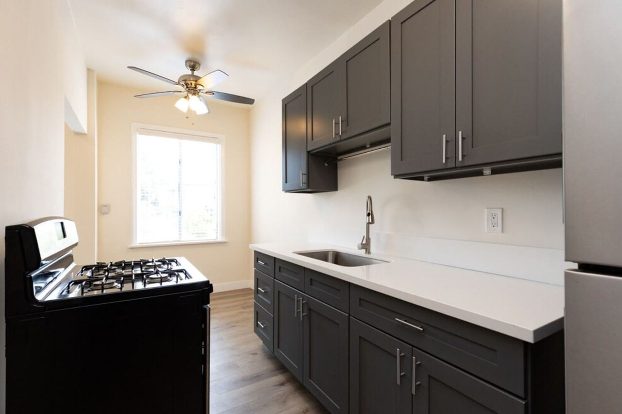 Spacious Junior 1 Bedroom Oakwood/East Hollywood - Photo 4 of 23