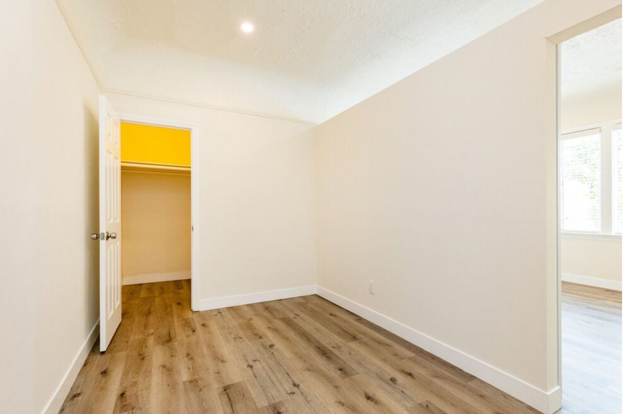 Spacious Junior 1 Bedroom Oakwood/East Hollywood - Photo 5 of 23