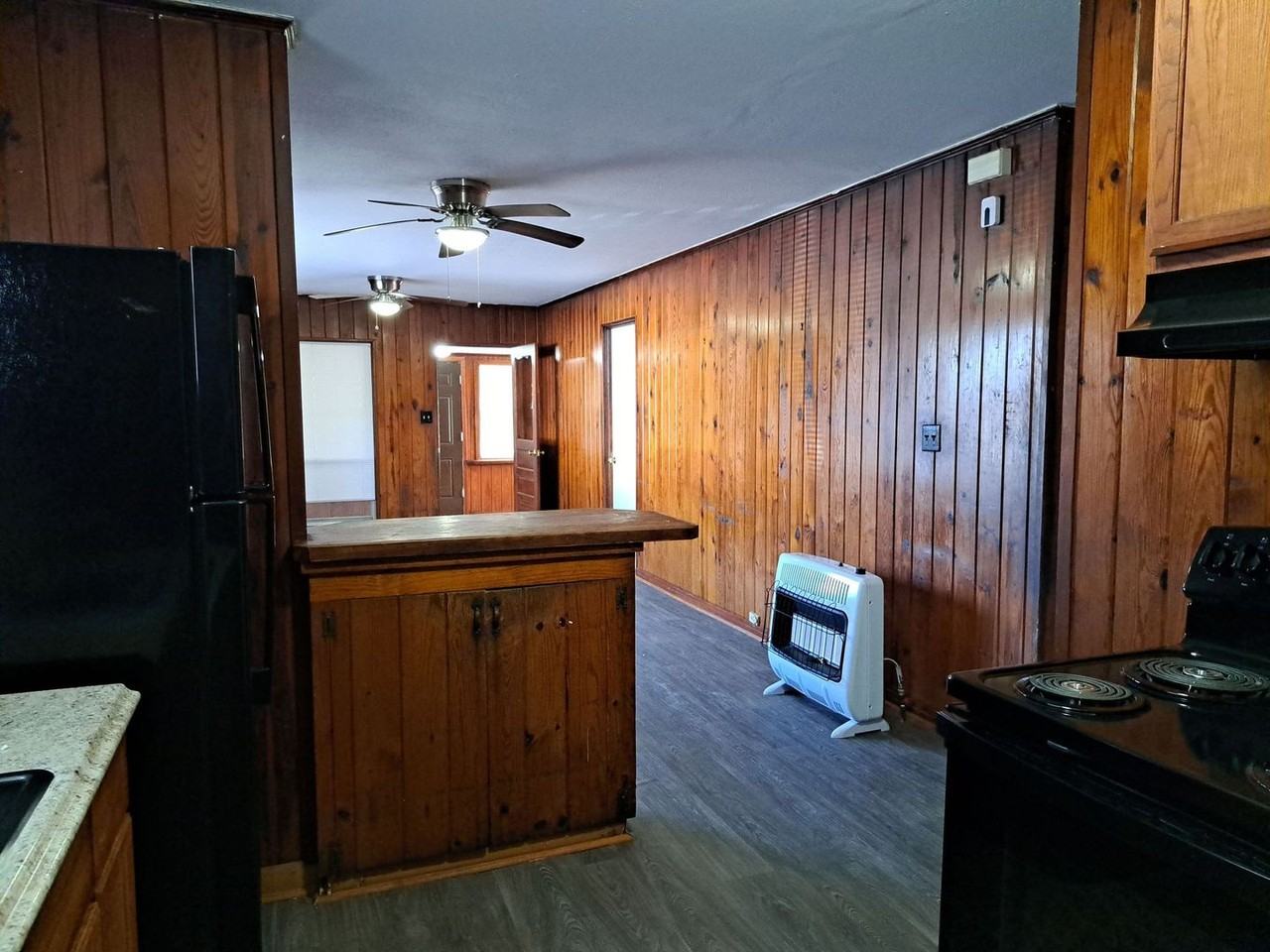 807 E 10th St - Photo 2 of 29