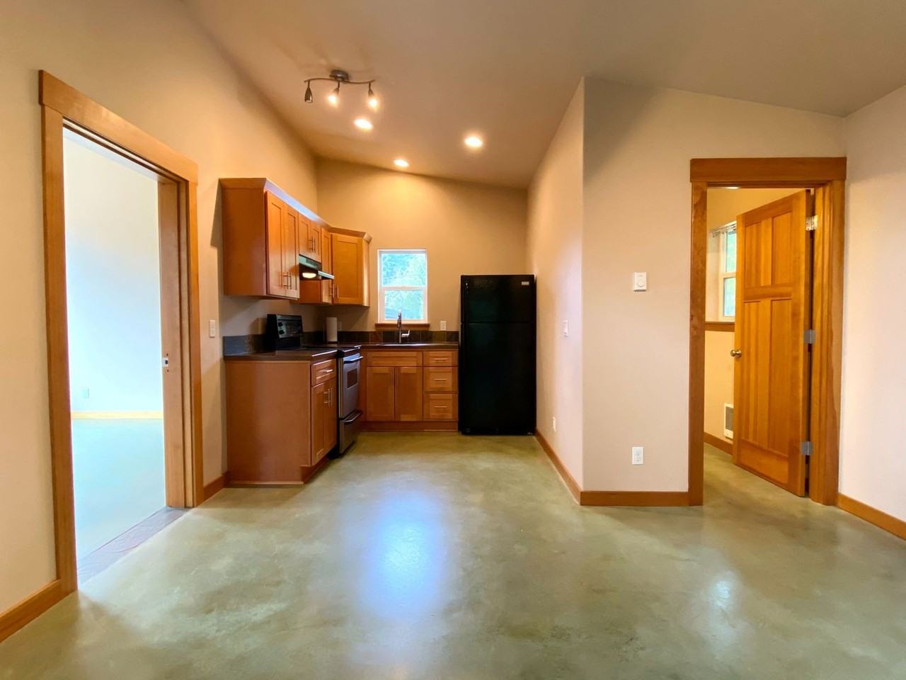 530 Frank Johns Rd - Photo 3 of 14