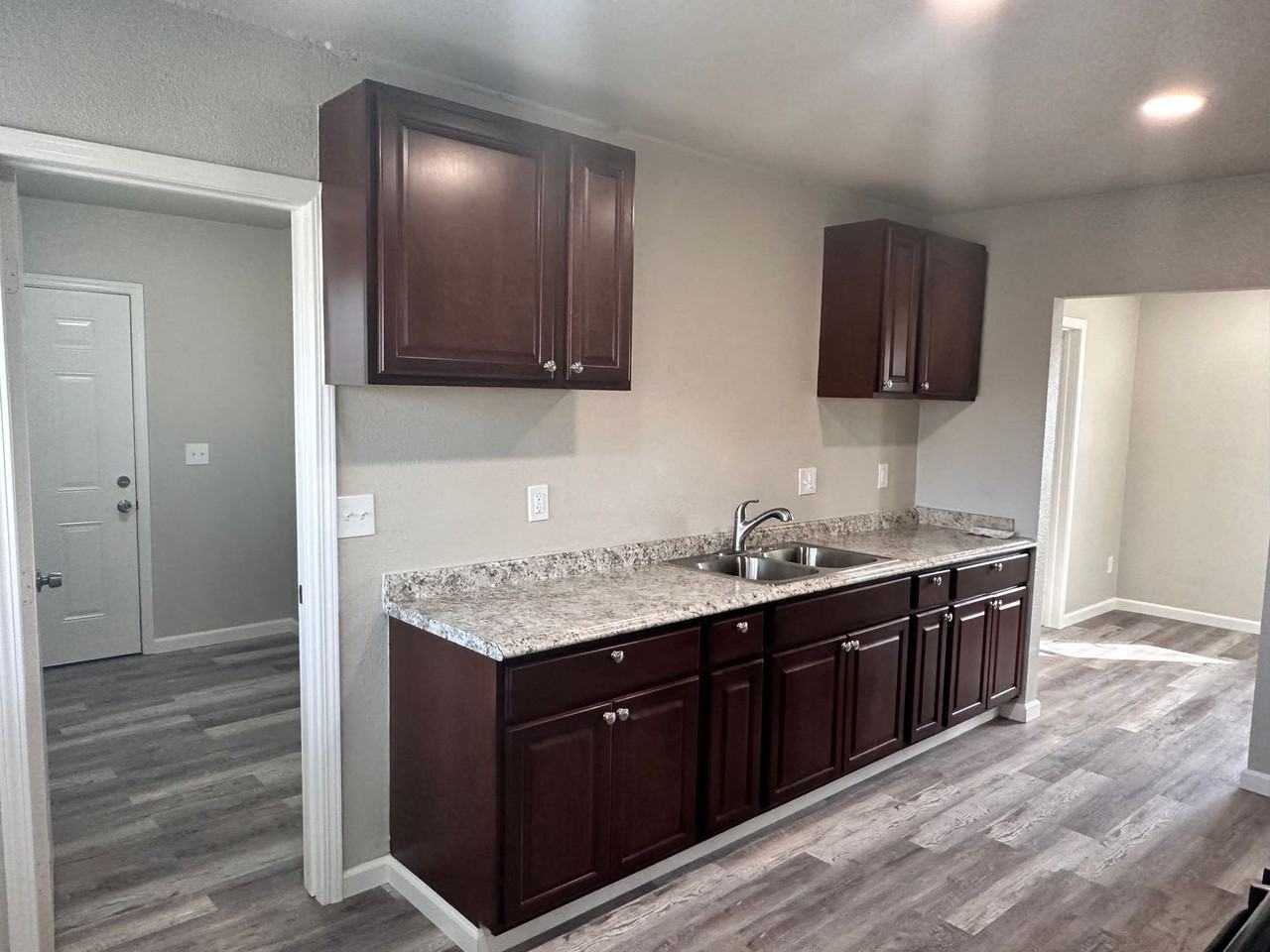 2391 S Nicholas Ave - Photo 2 of 22
