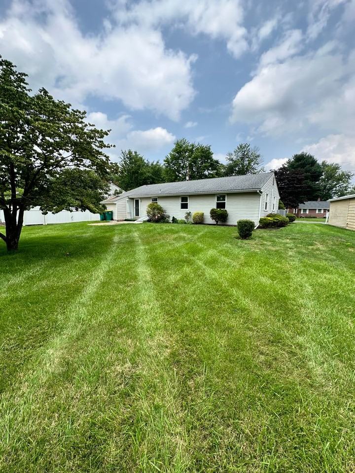 11 Oakwood Cir - Photo 2 of 16