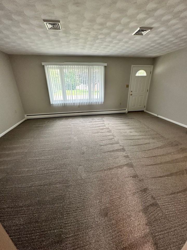 11 Oakwood Cir - Photo 3 of 16