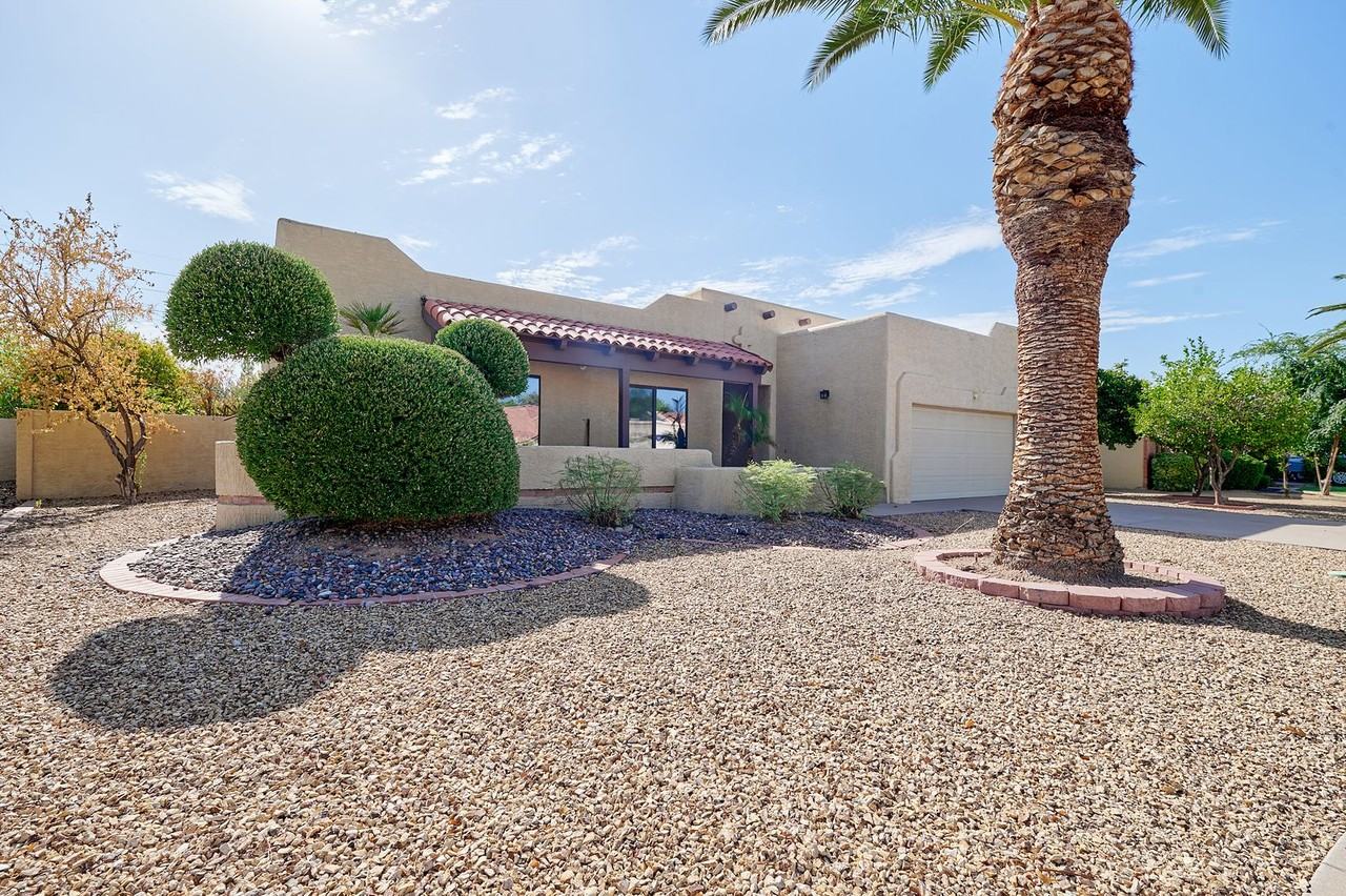 1137 N Winthrop Cir - Photo 2 of 27