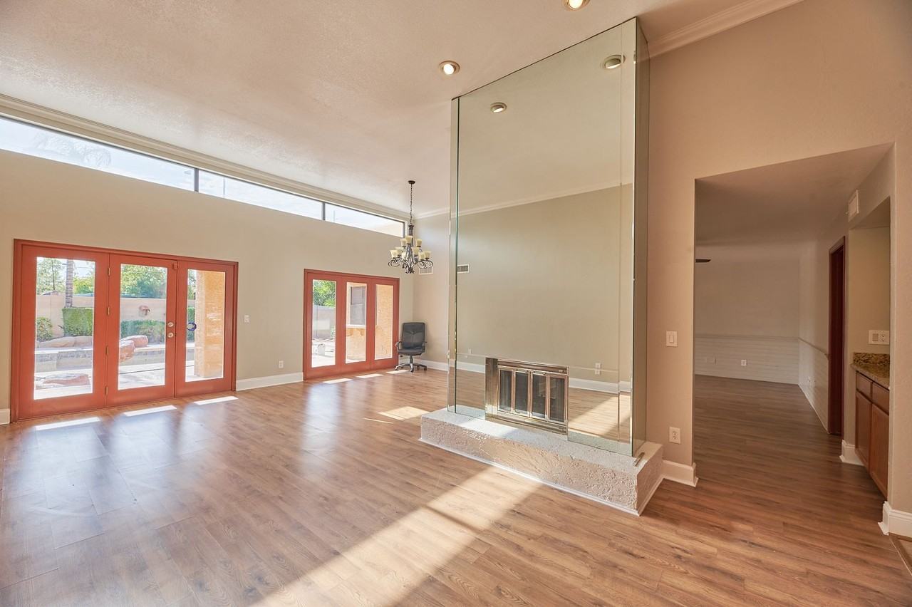 1137 N Winthrop Cir - Photo 3 of 27