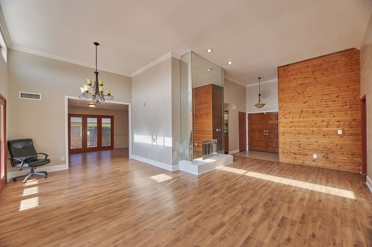 1137 N Winthrop Cir - Photo 4 of 27