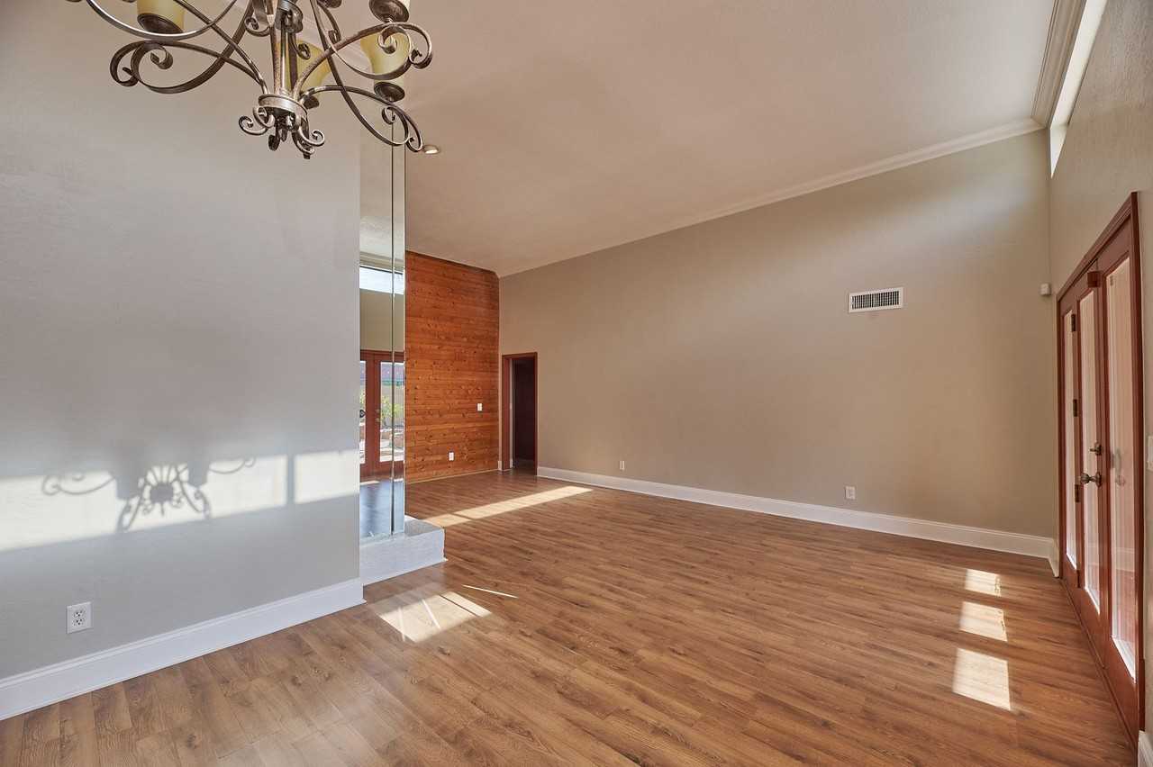 1137 N Winthrop Cir - Photo 5 of 27