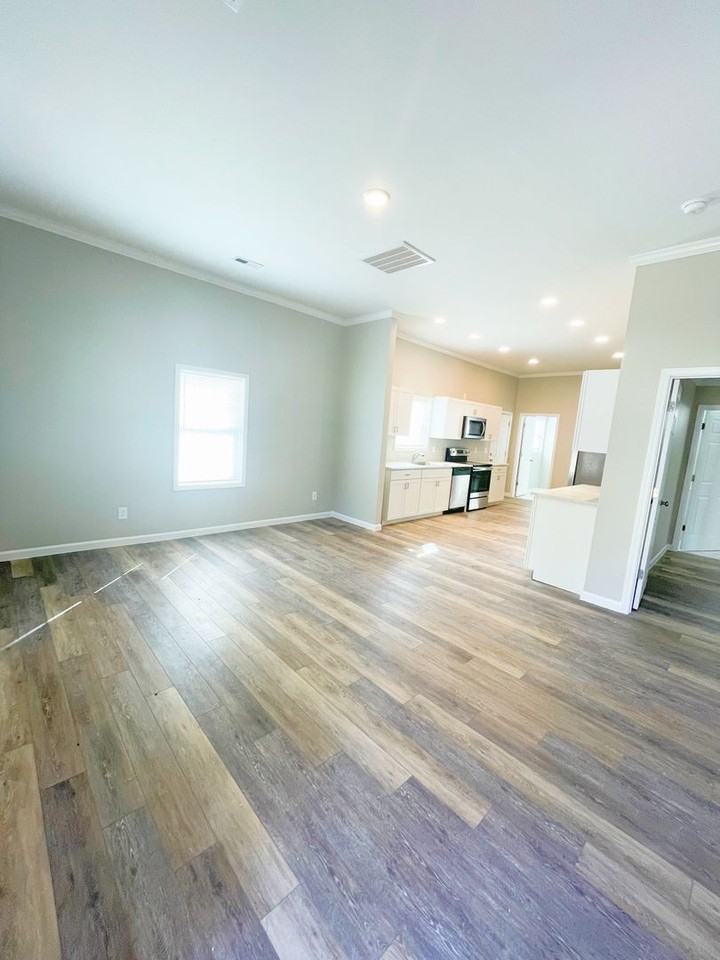 1351 Salisbury St - Photo 2 of 15