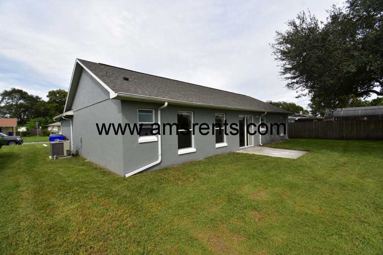 2232 Virginia Dr - Photo 2 of 30