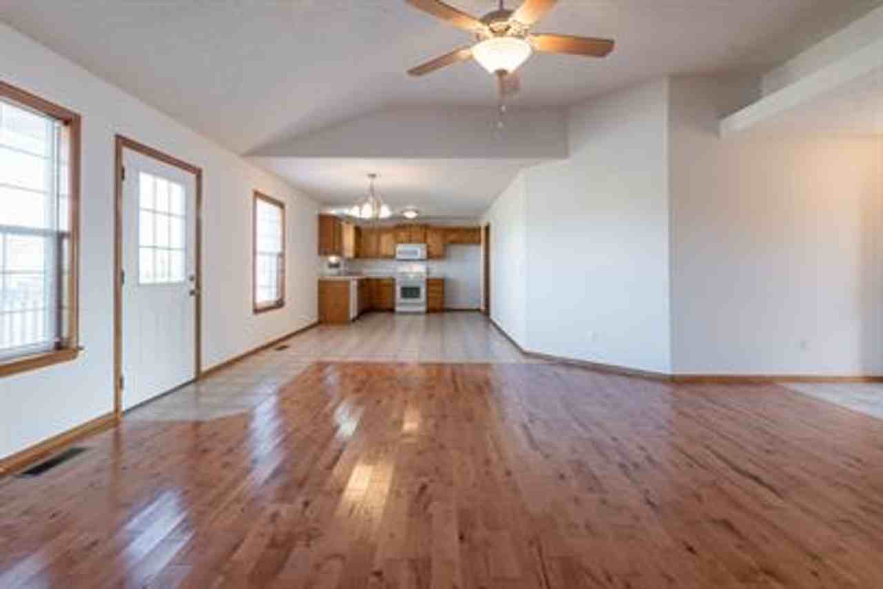 414 S Michelle Ave - Photo 3 of 10