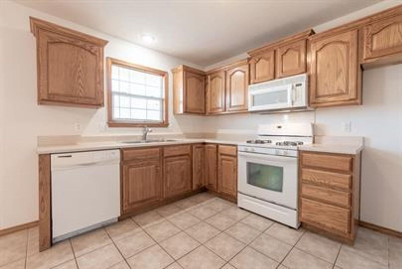 414 S Michelle Ave - Photo 5 of 10