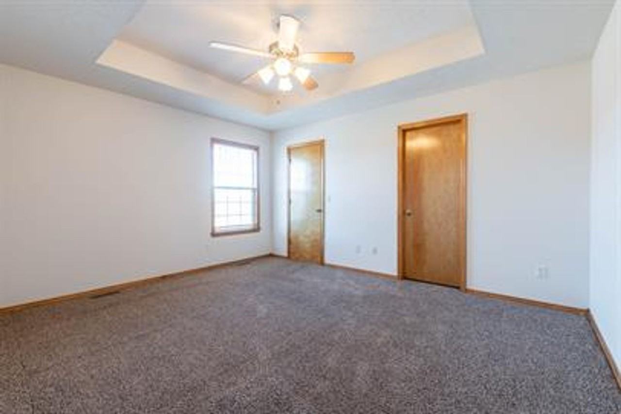 414 S Michelle Ave - Photo 6 of 10