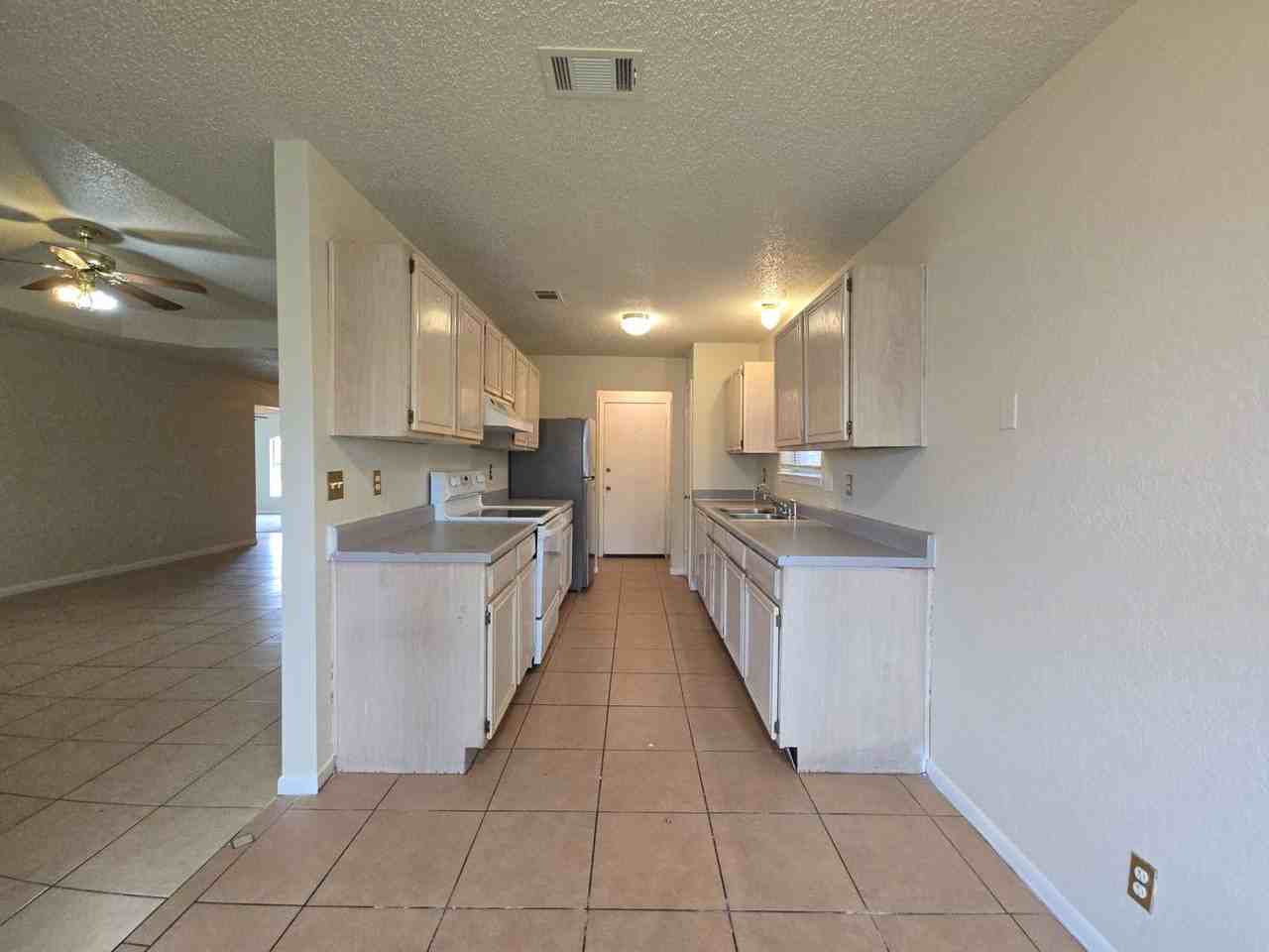 2808 Fieldstone Dr - Photo 2 of 23