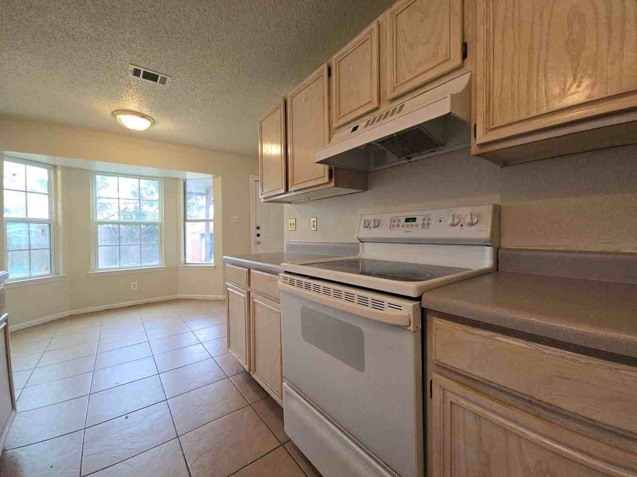 2808 Fieldstone Dr - Photo 4 of 23