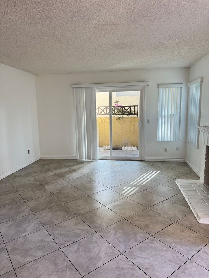 2085 Lakeridge Cir - Photo 4 of 11