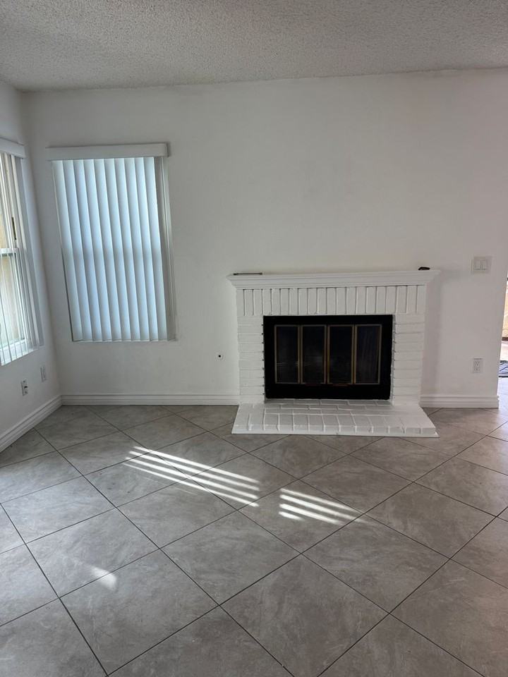 2085 Lakeridge Cir - Photo 5 of 11