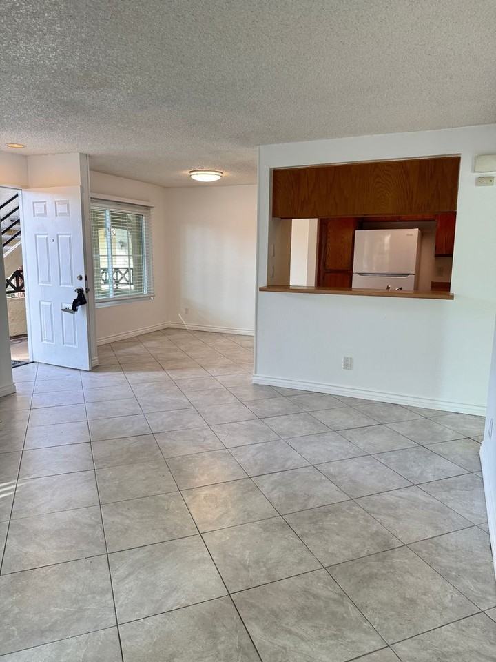 2085 Lakeridge Cir - Photo 6 of 11