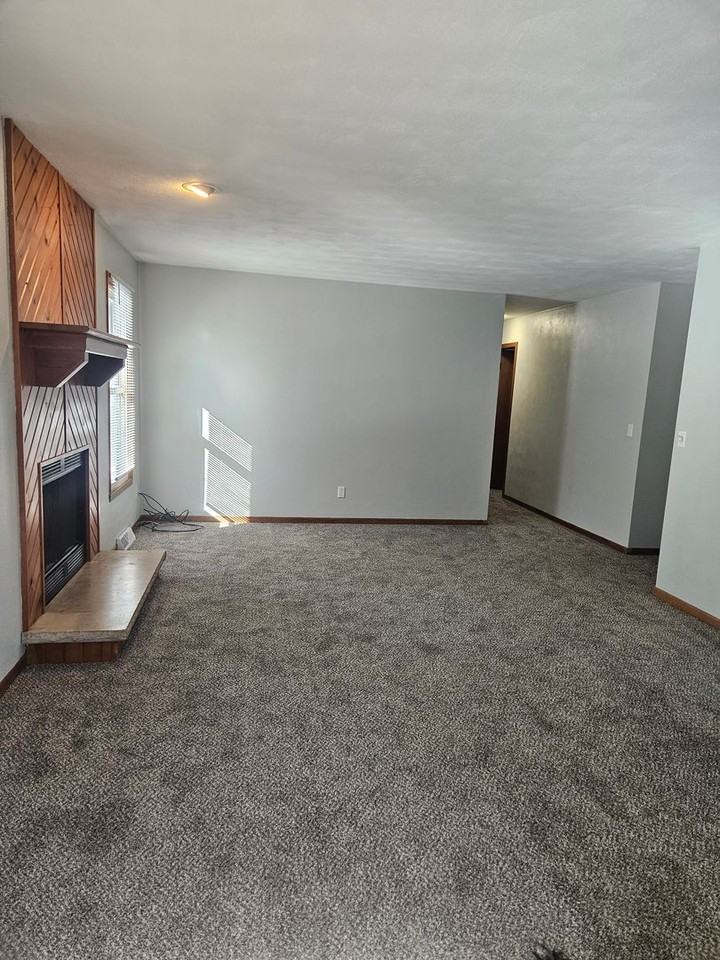 9542 Steele Ct - Photo 3 of 19