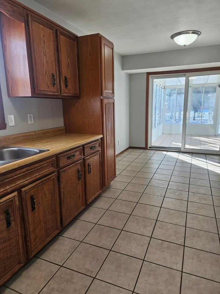 9542 Steele Ct - Photo 5 of 19