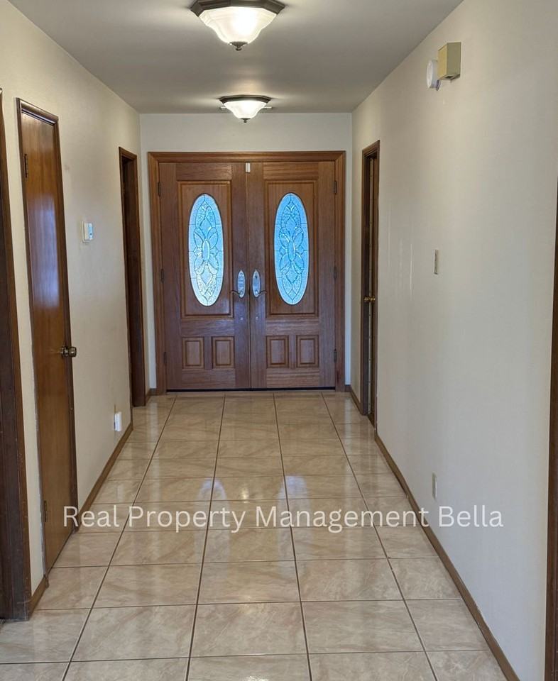 24130 Cruise Circle Dr - Photo 3 of 35